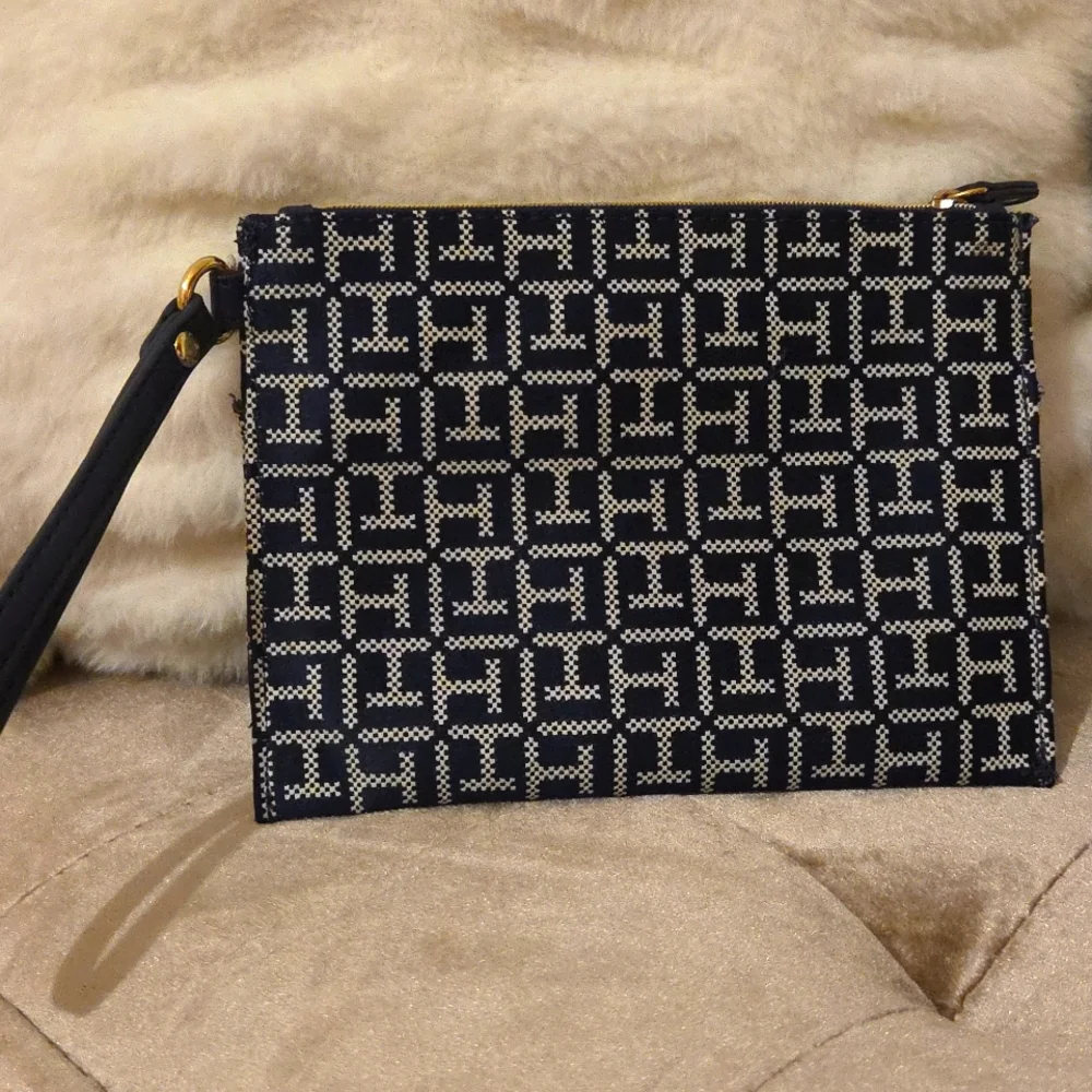 Tommy Hilfiger Navy Blue Patterned Wristel Purse - Picture 6 of 7